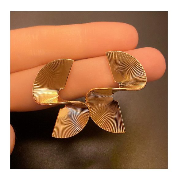 Gold and silver metal spiral fan-shaped earrings - Picture 7 of 12